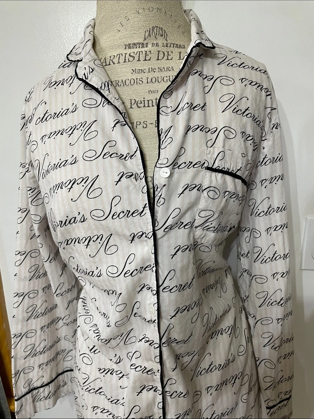 Victoria's Secret Ivory & Pink Nightshirt with Black Script - Picture 2 of 4